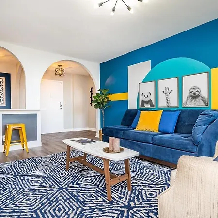 Downtown! 5 Beds! Onsite Parking! City View! New Renovated! Lm1806